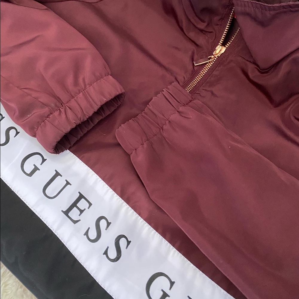 GUESS sweater/windbreaker